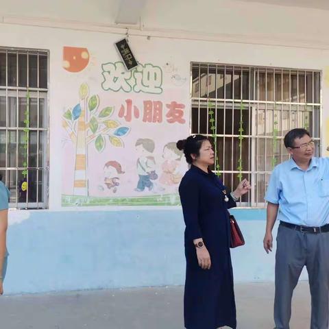 陆川县大桥镇瓜头小学附属幼儿园责任督学来园督导检查工作