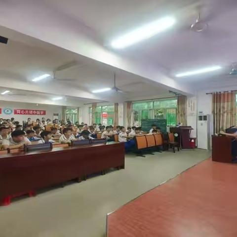 昆仑学校法治副校长到校开展禁毒与防性侵安全教育活动