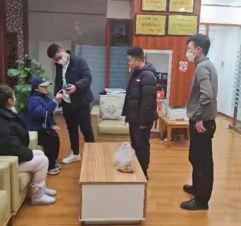 警银协作严把取现关，建行智慧城支行在行动