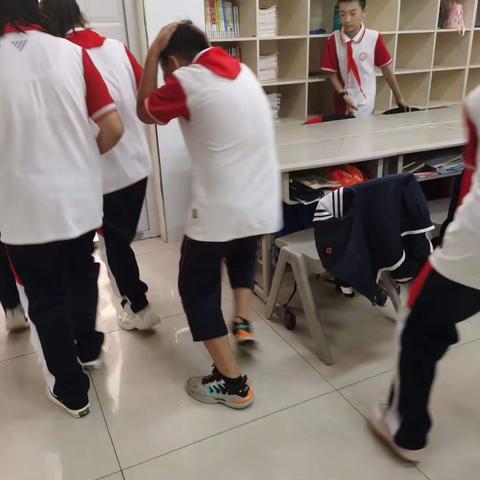 【紧急逃生的疏散演练 安全“童”行】——临沂凤凰实验学校南校区安全演练