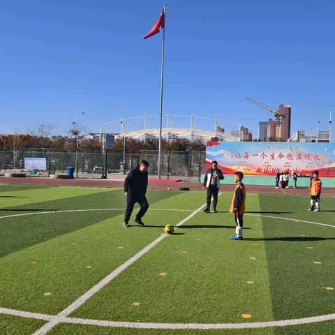 少年竞逐绿茵场，足球精神伴成长！——临沂凤凰实验学校小学部  开展第五届“凤凰杯”足球班级超级联赛