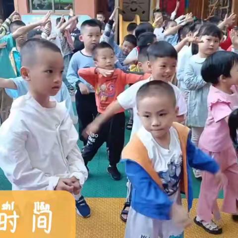 希望之星（伏羲）幼儿园（果果一班）我们的成长日记十一月份精彩生活瞬间分享