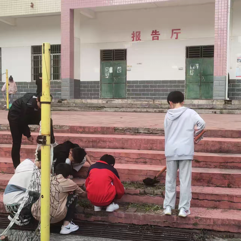 培根铸魂讲卫生，劳动光荣树新风--环江毛南族自治县明伦镇初级中学开展爱国卫生活动