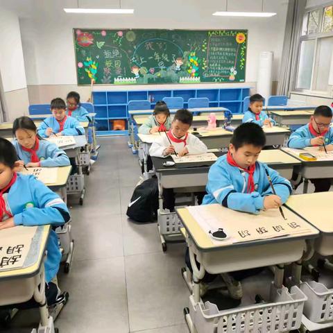 硬笔书骨 软笔书韵 丹青书色——外国语小学课后服务展播（四）