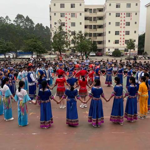 弘扬民族文化，铸牢民族团结——凭祥市夏石中学“多彩三月三，浓浓壮乡情”三月三主题系列活动