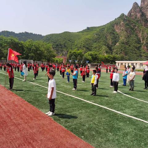 童心向党 争做新时代好队员——驻操营小学水门寺教学点新生入队仪式