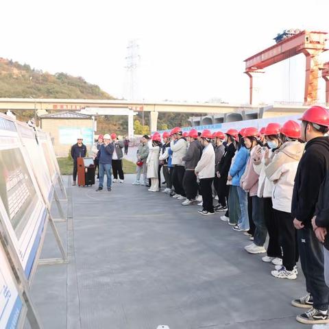 大学生走进中铁四局一公司建筑工地现场观摩学习