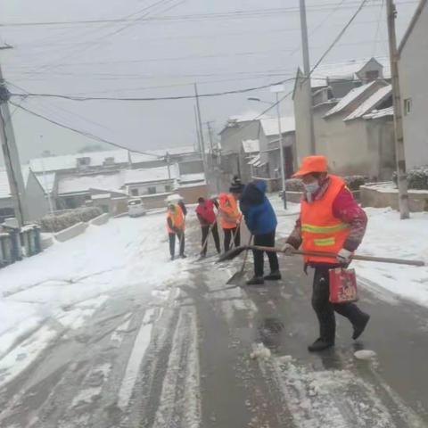 清雪除冰护平安 雪野村党群联动齐上阵