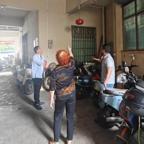 灵山镇群山村开展群租楼消防安全整治工作