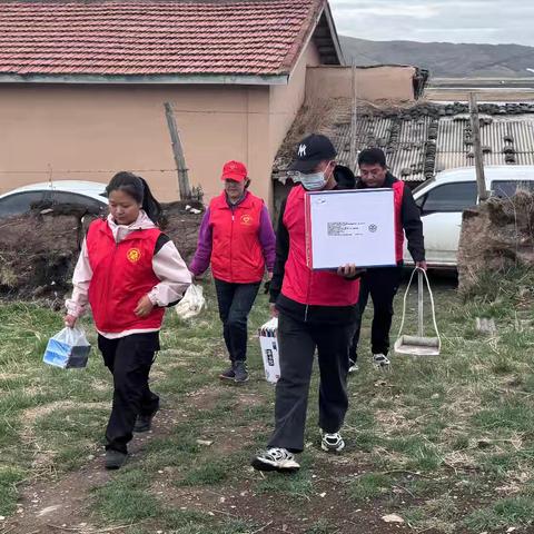 粽叶飘香寄深情—尕海保护站党支部端午慰问暖民心