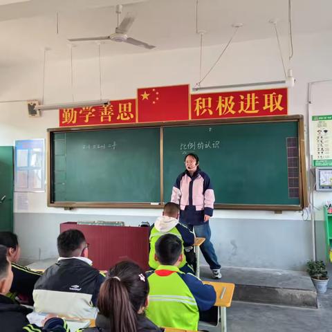 【临漳县第一小学】﻿“教”下有路 “研”里有光——教研活动