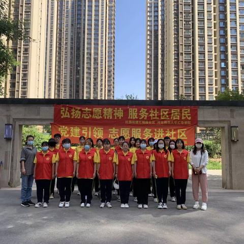 红旗街道汇锦路社区联合汇华学院志愿者开展卫生整治活动