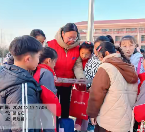 垃圾分类进校园，培育文明新风尚