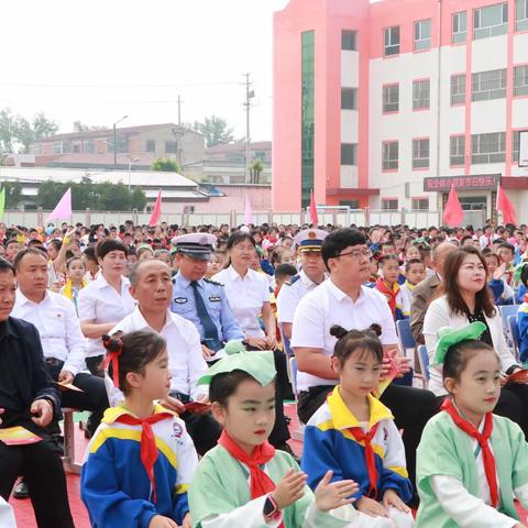 “诗词歌赋诵经典  吹拉弹唱庆六一”——育才小学“红领巾相约中国梦”庆“六一”主题活动