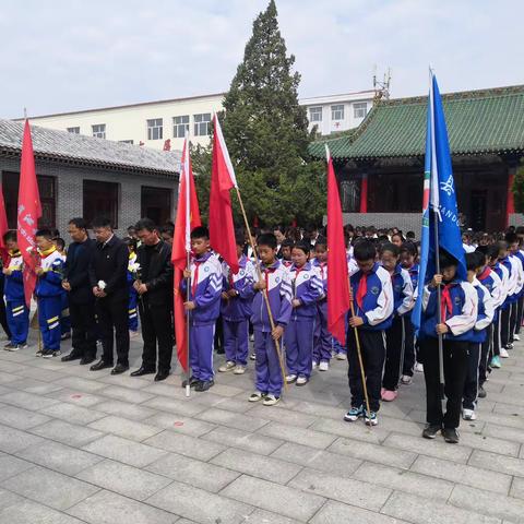 缅怀革命先烈 庚续红色血脉——沁县育才小学师生清明节祭英烈、清扫陵园活动