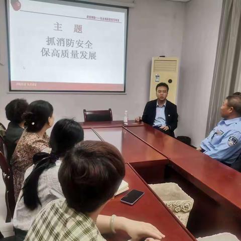 【加强消防知识，筑牢安全防线 】谭家街道香克林社区开展常态化隐患排查和消防安全知识培训