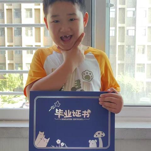 杨景灏幼儿园毕业了