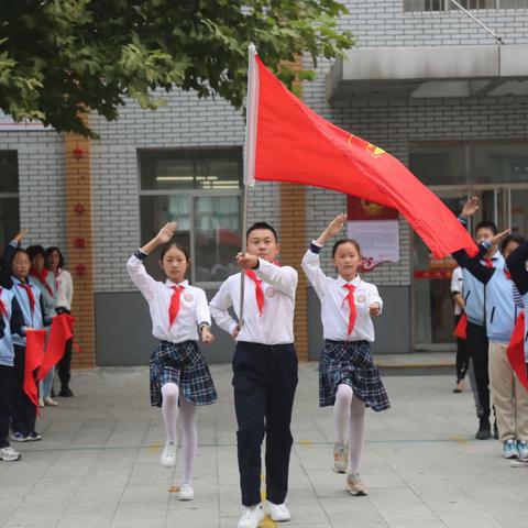 【红心向党】学习二十大  争做好队员——潍坊市奎文区潍州路小学建队日主题活动