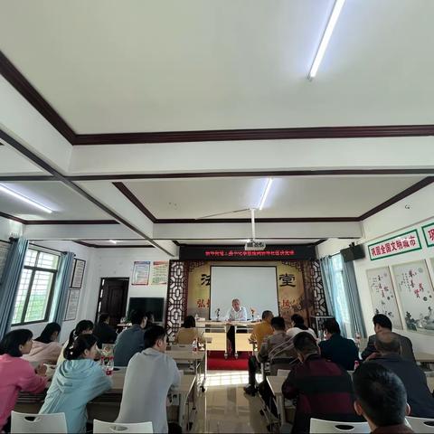 美兰区新埠街道工委书记李恩浩讲专题党课