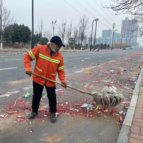 【春节我在岗②】市建管局环卫工人坚守岗位保“春洁”