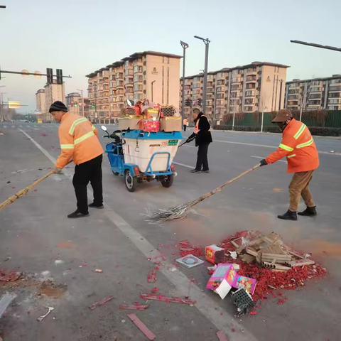 【用坚守 赴新年】市建管局坚守岗位护洁净 暖心守护年味浓