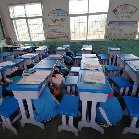西簧乡卧龙岗中心小学开展防震减灾应急疏散演练