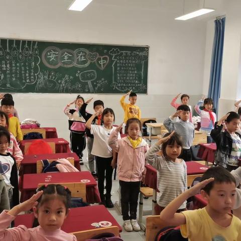 【建队日】学习二十大 争做好队员——队前教育