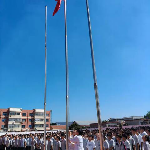 秋风有韵启新程 笃行不怠向远方 ——泗水县子路中学2025学年第一学期开学典礼