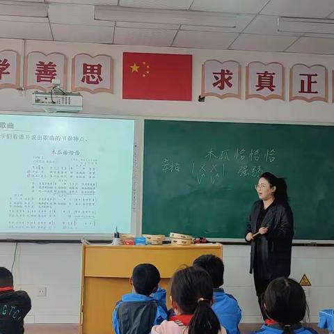 听课评课促成长——张庄小学每周二听评课固定日活动