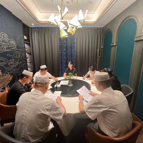 易俗店（同盛祥 新中华）8月24日召开“团结奋进 新征程 凝心聚力 谱新篇”中层管理专题会议