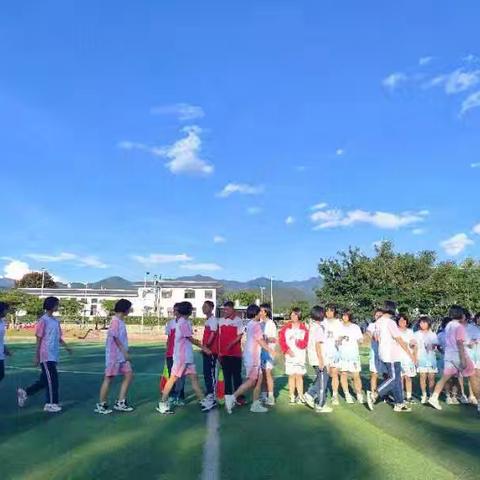 者后中学关于《校园足球农村初中校园足球课内外一体化教学实践研究》的校园足球比赛：激情与团结的盛宴