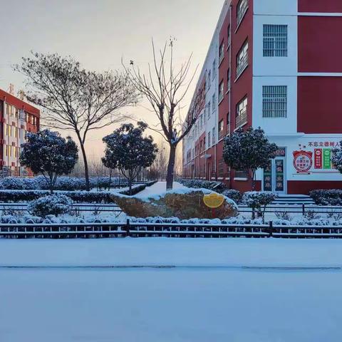 雪后铜石中学美景如画