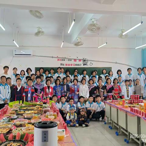 传统与现代交织：三月三美食节的魅力探索 ——玉林师范附属中学初中部2401班
