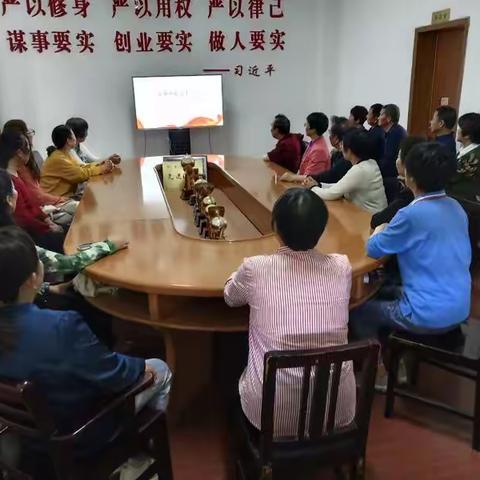 祁门县老年大学师生热议《党中央延安十三年》