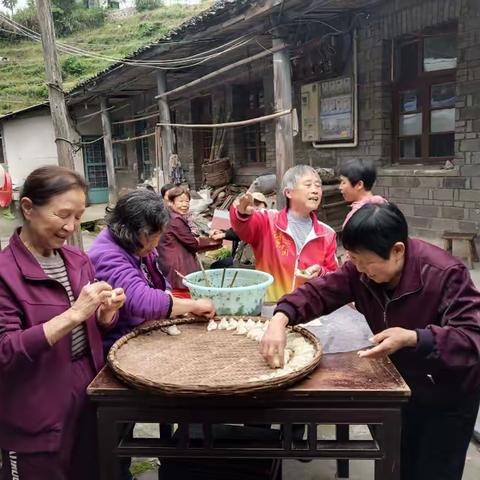祁门县老年大学太极拳班庆祝母亲节