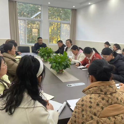 明析善思把方向，勠力同心提质量——平舆县思源实验学校召开拔尖创新班科任老师座谈会