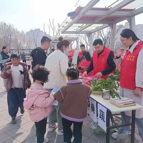 永昌街道刘楼社区开展“以书换蔬 享悦春日”公益市集活动