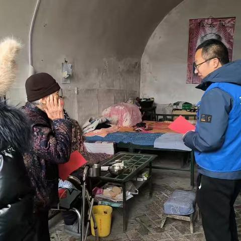 网格员入户宣传，垃圾分类理念深入人心