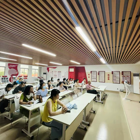 复盘反思谋提质，深耕细作向优行——海口市第二中学初二年级第二学期期中考试分析会