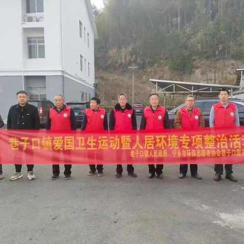 巷子口开展常态化环境卫生清扫活动