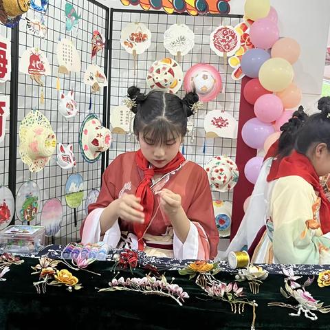 和平小学第二小学美术组开展校内教研活动