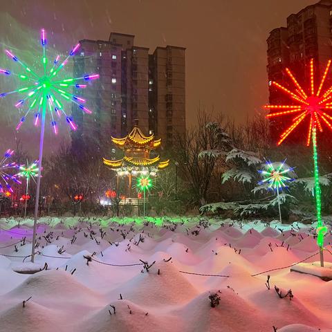 扫雪铲冰暖人心 道路畅通保出行