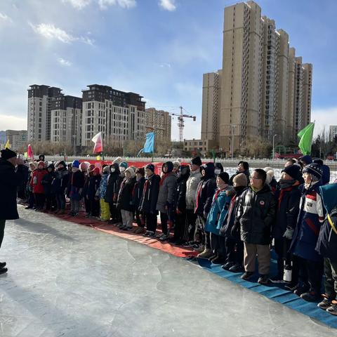 冰雪运动 阳光体育——下东营小学参加“上冰”体验活动