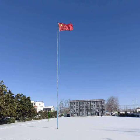 除冰除雪，做好师生出行安全保障