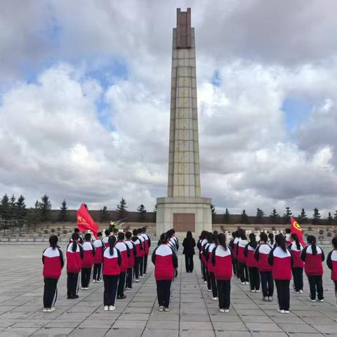 “清明时节忆英魂 缅怀岁月品书香” —柴胡店中学开展清明节祭扫烈士墓活动