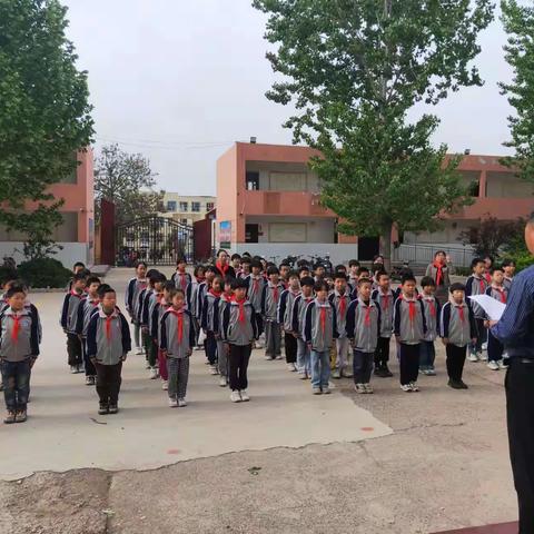 关爱学生幸福成长｜时村营学校举行“红领巾奖章”一星章颁奖仪式。