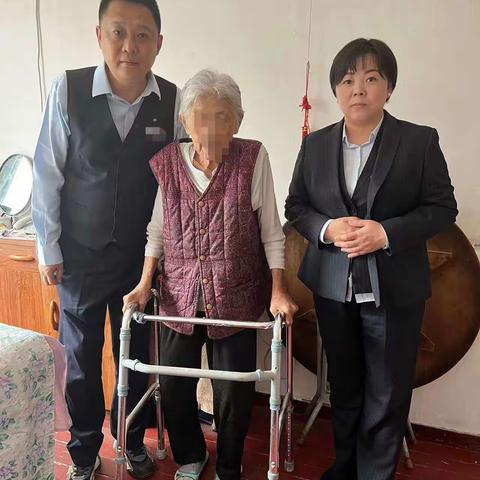 【建行辽宁省分行】建行沈阳融汇支行营业室为客户上门服务