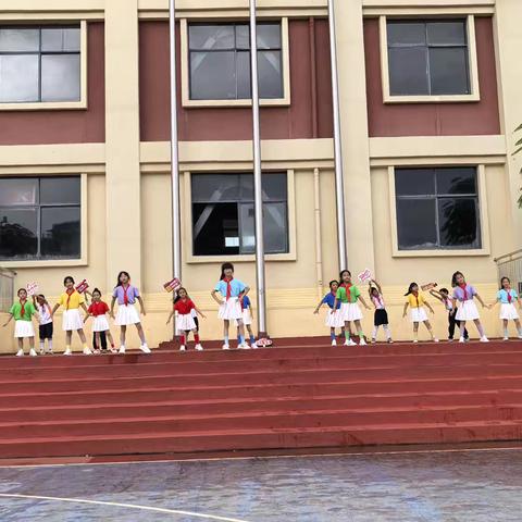 崇德学校二年级五班2024至2025学年春季学期升旗仪式班级展演防患未“燃”，生命至上（消防安全 ）