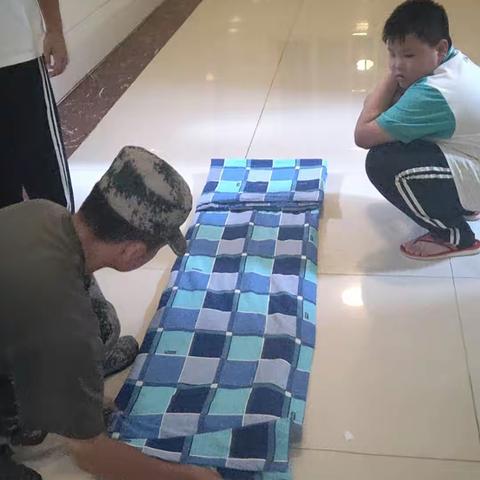 梁才中心学校六年级五班内务整理