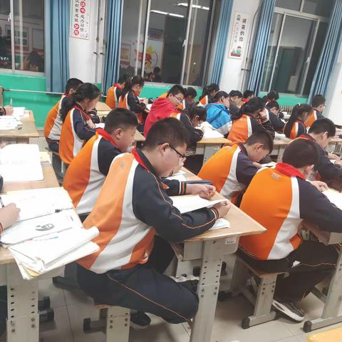 安静学习华灯上，潜心钻研效率高